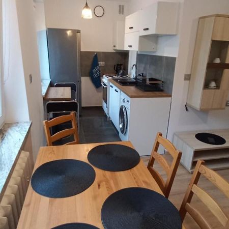 Apartament Juki 2, Obok Katowice Wynajem Na Doby, Krotkoterminowy, 2 Pokoje, Mozliwosc Dodatkowych Dwoch Osob Na Rogowce W Salonie Za Dodatkowa Oplata, 37M2,- Po Kapitalnym Remoncie, Wifi Chorzów Zewnętrze zdjęcie